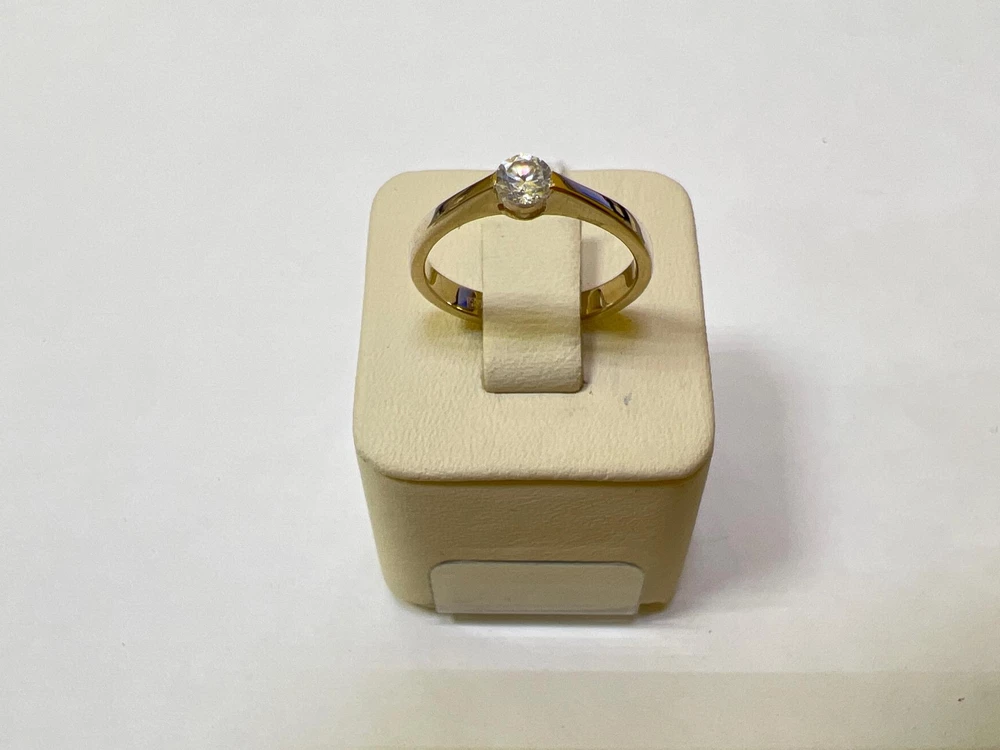 Кольцо с фианитом из белого золота 585 пробы