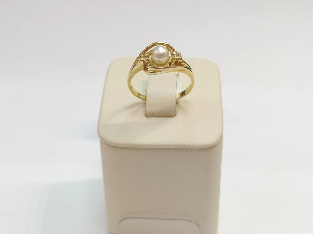 Кольцо с жемчугом из желтого золота 585 пробы