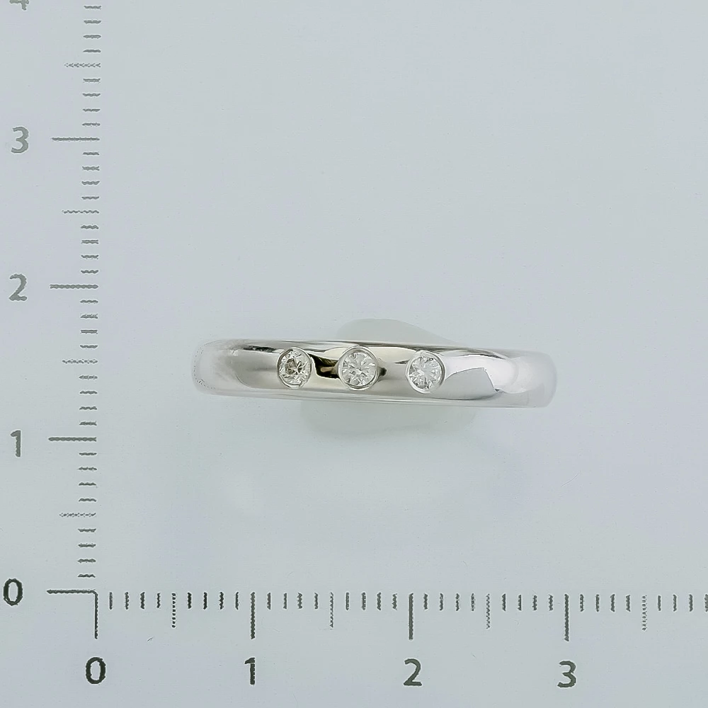 Кольцо обручальное с фианитом из белого золота 585 пробы 2