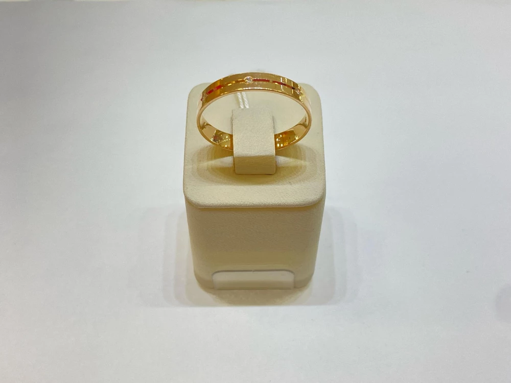 Кольцо обручальное с фианитом из красного золота 585 пробы 1