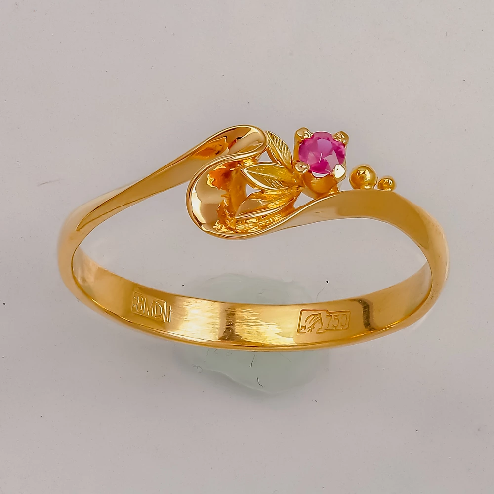 Кольцо с рубином из красного золота 750 пробы