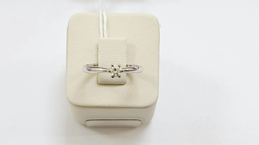 Кольцо с бриллиантом из белого золота 375 пробы 1
