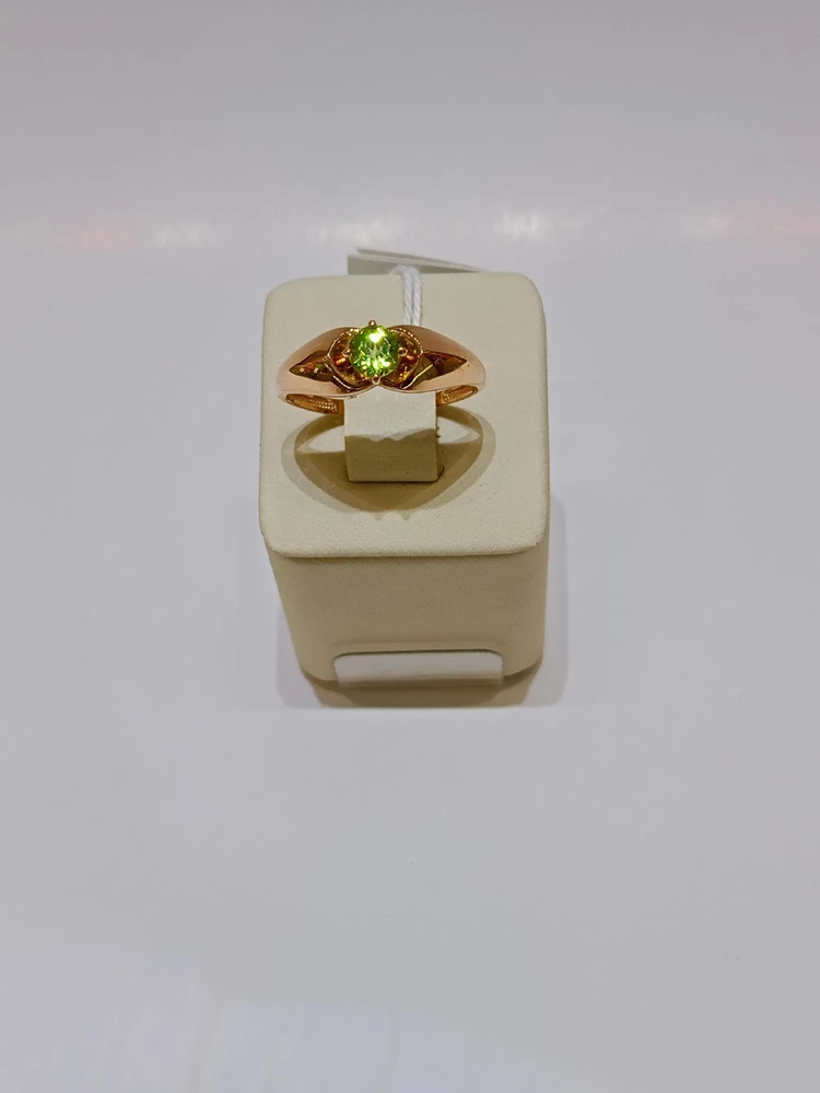 Кольцо с хризолитом из красного золота 585 пробы
