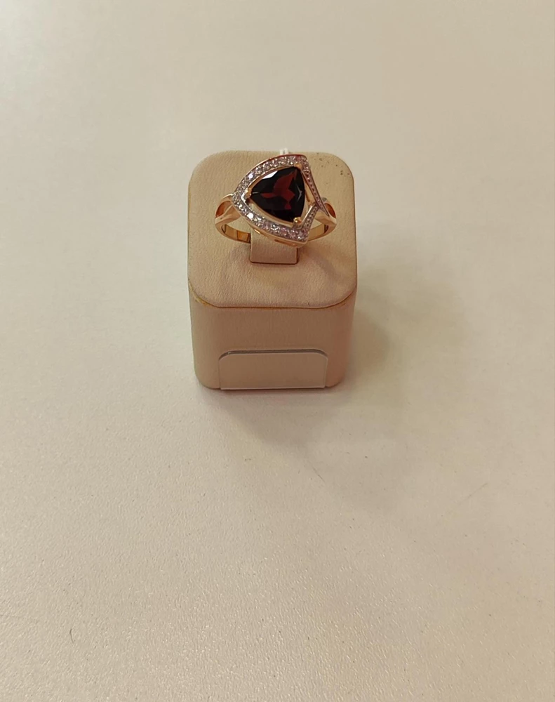 Кольцо с гранатом из красного золота 585 пробы